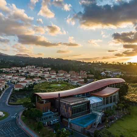 Camphortree Hotel And Resort Jeju Buitenkant foto