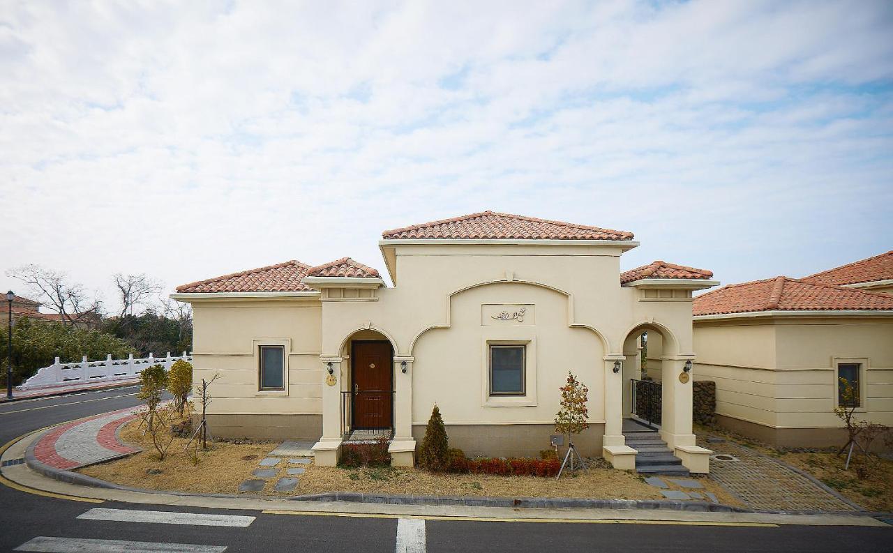 Camphortree Hotel And Resort Jeju Buitenkant foto