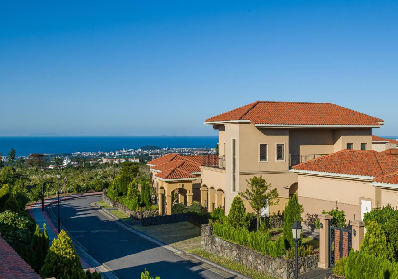 Camphortree Hotel And Resort Jeju Buitenkant foto
