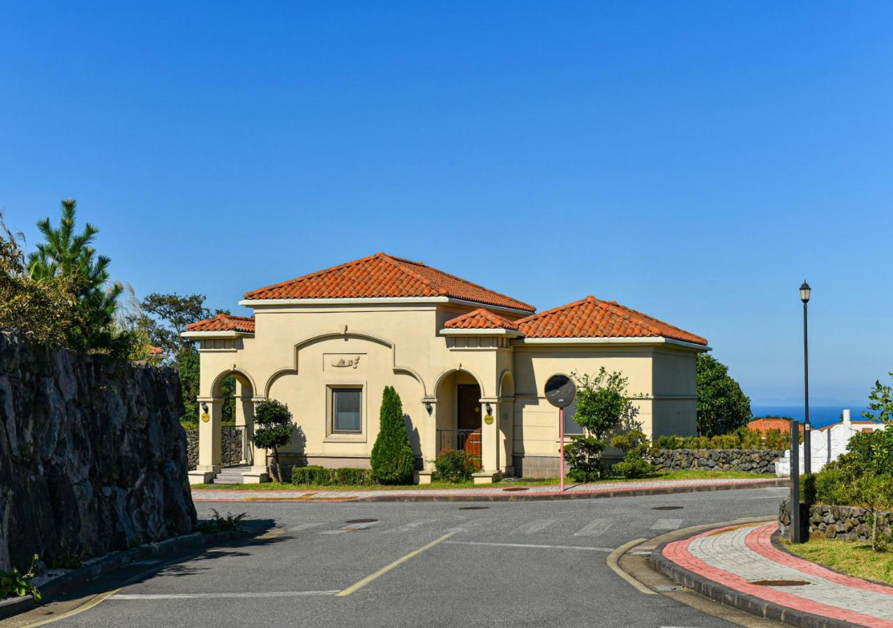 Camphortree Hotel And Resort Jeju Buitenkant foto