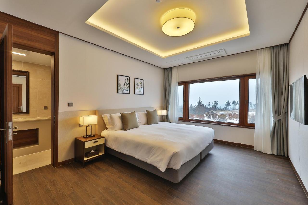 Camphortree Hotel And Resort Jeju Buitenkant foto
