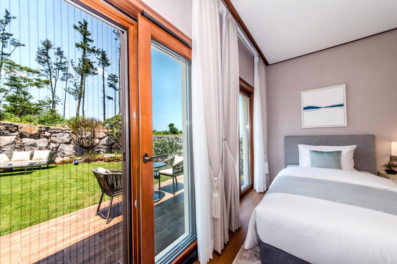 Camphortree Hotel And Resort Jeju Buitenkant foto