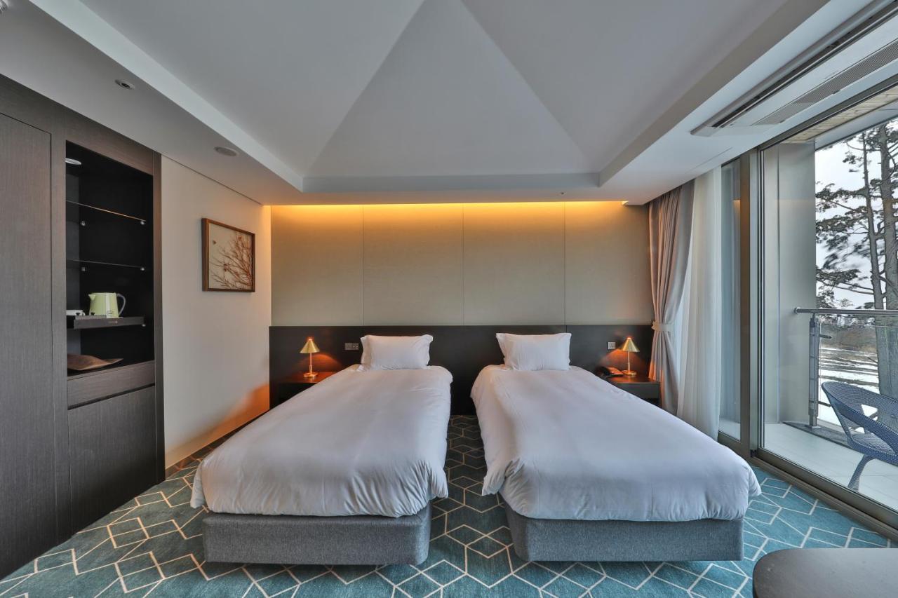 Camphortree Hotel And Resort Jeju Buitenkant foto