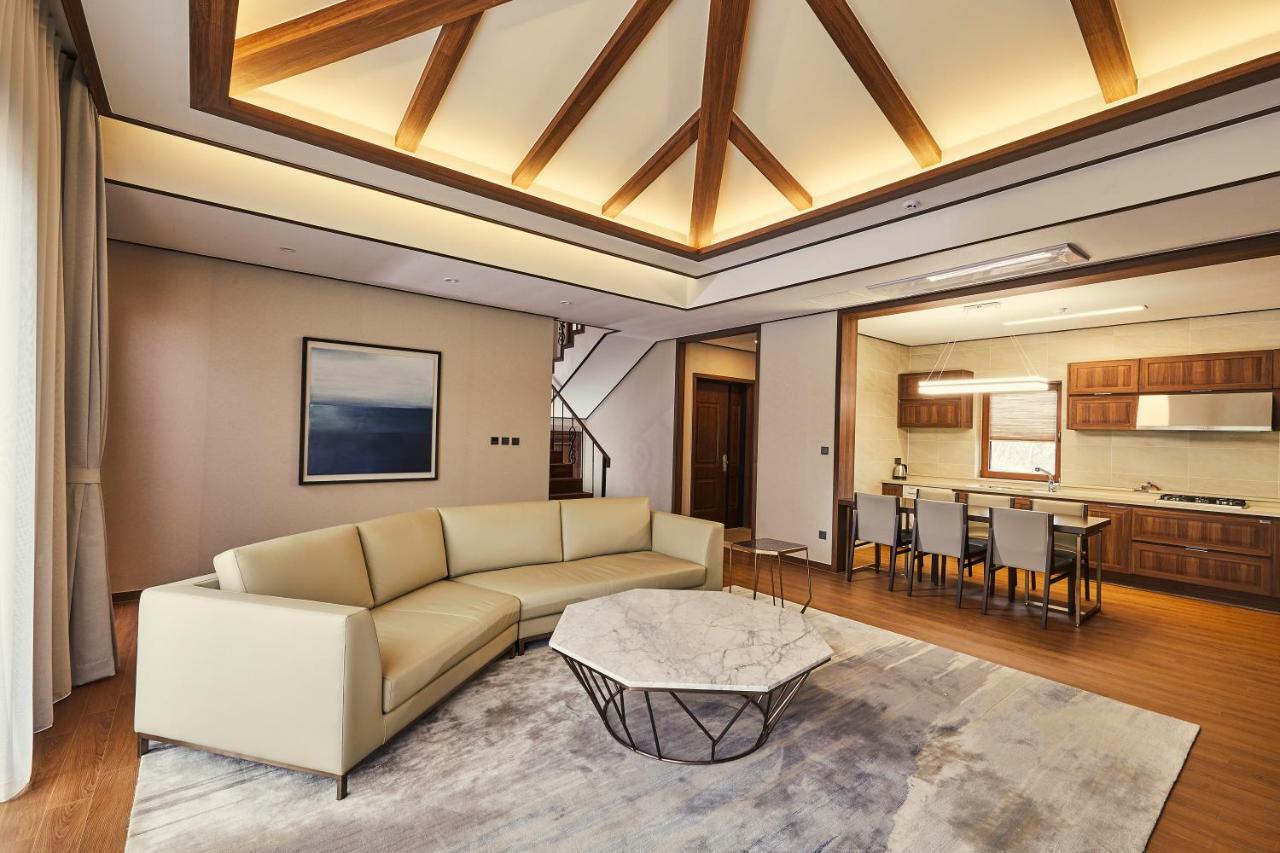 Camphortree Hotel And Resort Jeju Buitenkant foto